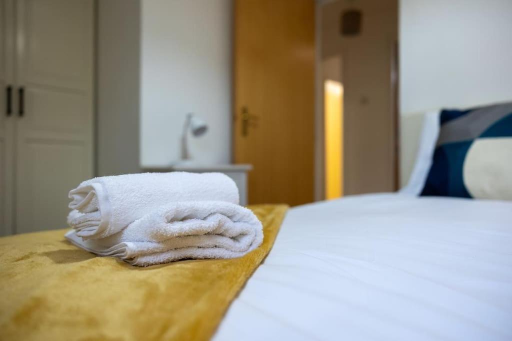 Morden London Apartment, By The Sea With Free Parking Exteriér fotografie