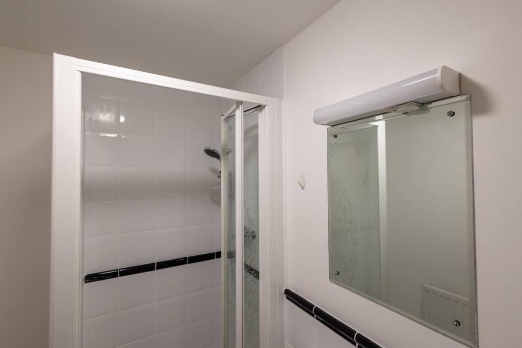 Morden London Apartment, By The Sea With Free Parking Exteriér fotografie