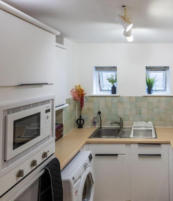 Morden London Apartment, By The Sea With Free Parking Exteriér fotografie