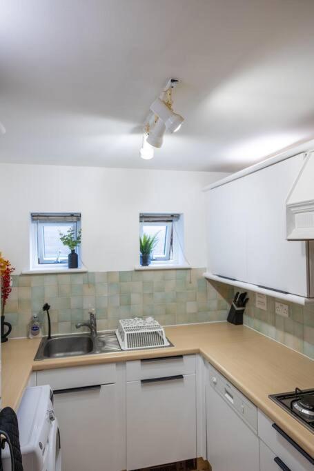 Morden London Apartment, By The Sea With Free Parking Exteriér fotografie